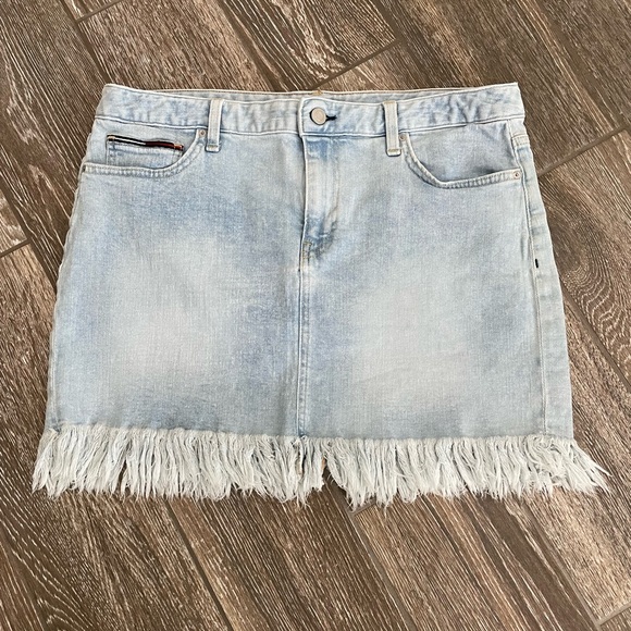 Tommy Hilfiger Dresses & Skirts - Super-cute Tommy Hilfiger denim skirt